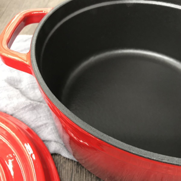 Støpejernsgryte for komfyr og ovn - Støpejernsdekket ovn - Rund - Størrelse 24 cm, kapasitet 3,8 liter, rød