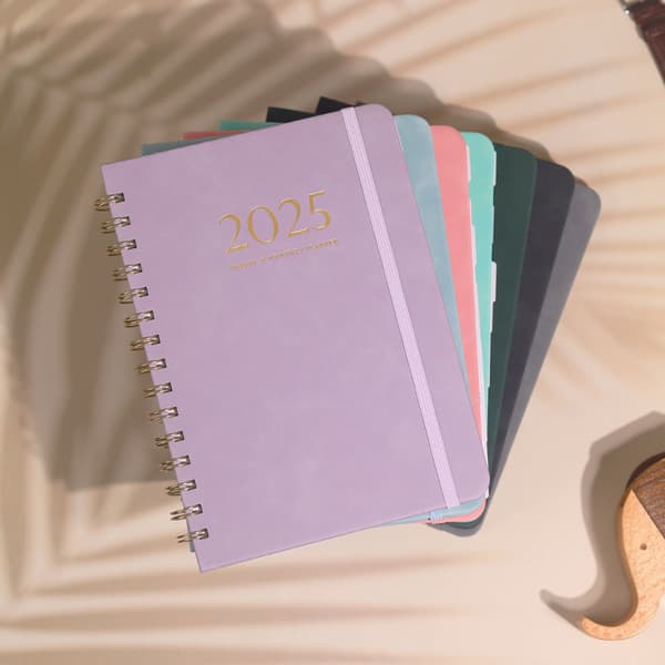 Kalender 2025, 140-siders notesbog, dagbog, 2025 planlægningsskema vedhæftet notesbog, kalender ugentlig notesbog