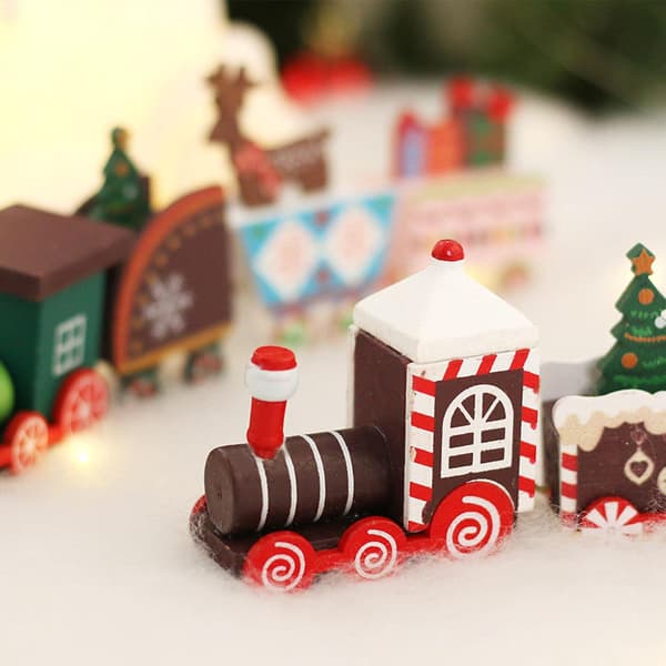 Julepynt malet trætog ornament børnelegetøj farverigt