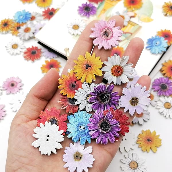 100 stk. Træ Tusindfryd Knapper Malede Træ Blomsterknapper til Håndværk Solsikke Træknapper 2 Huller Flad Bagside Blomsterformede Knapper