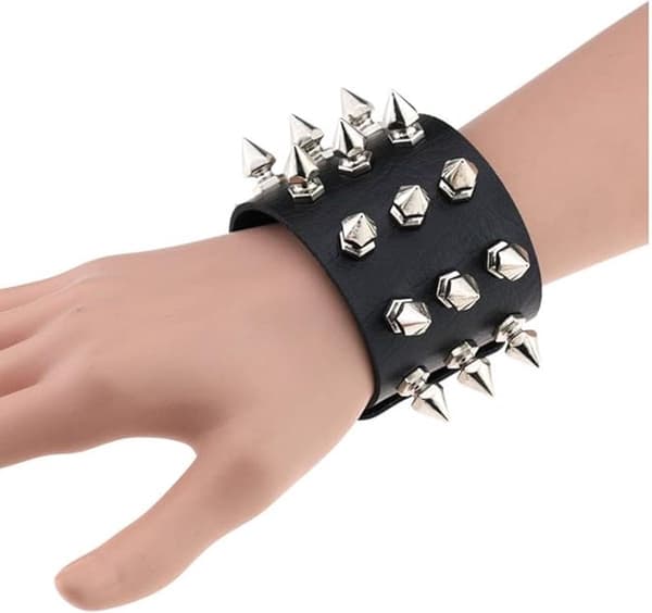 Punk læderarmbånd med nitter, sort, unisex, med ring og nittespænde
