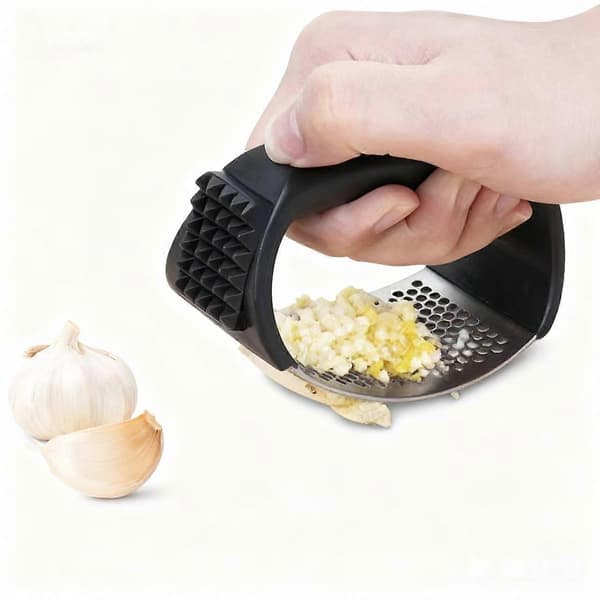 Hvidløgspresser med ergonomisk buet håndtag, rustfrit stål, nem at rengøre, sort
