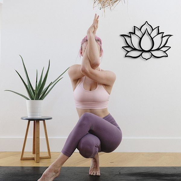 Metalldekoration. Flytande väggkonst med stålskuggor. Smidesjärnsväggdekoration lotushänge Metall yoga meditationsdekoration (