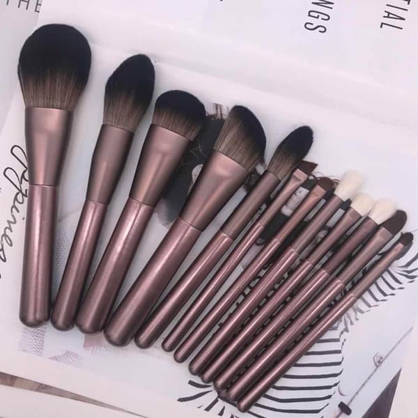 Makeupborstar 12 st Makeupborste Set Premium Syntetiska Borst Foundation Makeupborstar Concealers Professionella Makeupborste Set (Kaffebrun)