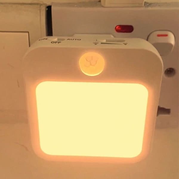 Plug-in Night Light [1-pack], Soft Light Eye Protection, High-Quality and Durable Warm/White LED Night Light