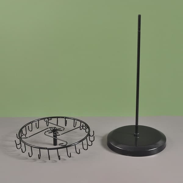 Shiseido Eyelash Curler - Curls and shapes lashes for perfect, eye-framing lashes - gentle and safe - Includes replacement pad