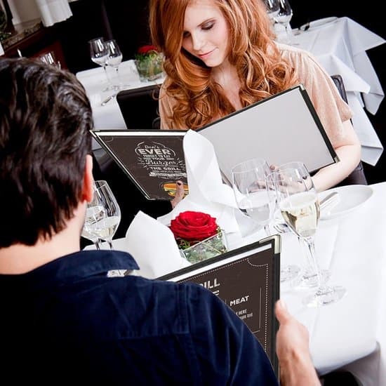 4 Pieces - Restaurant Menu Holder - 23 x 32 cm - Menu Holder - 4 Pages 8 Views - For Restaurants, Bars, Cafes - Transparent