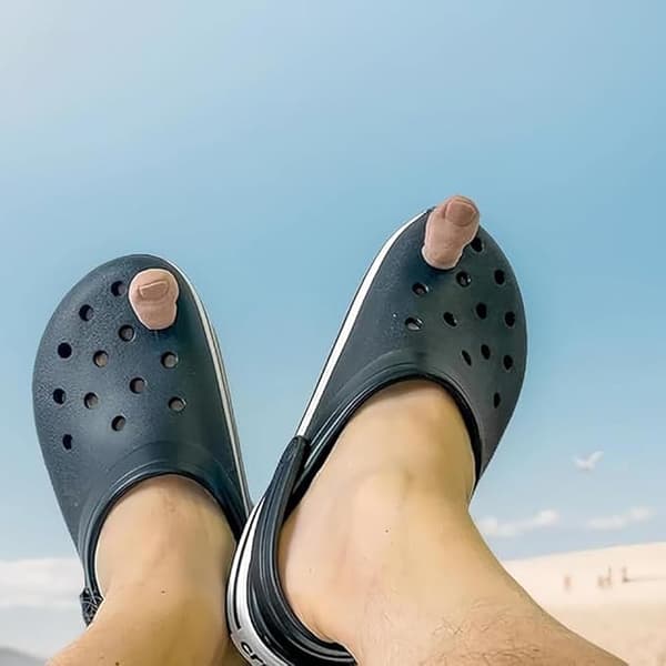 3D-varvaskoripainike, iso varvas Croc-kengänkoru karvaisella, hauskalla isolla varvaskengänkorulla, ruma varvaskoru (2 kpl)