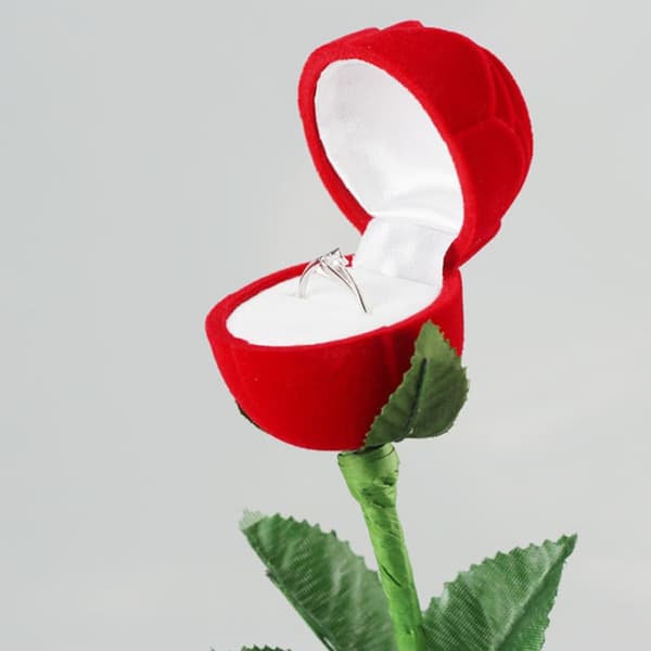 2 st romantisk röd rosformad ringask med flanellmaterial och dekorativ prydnad, designade displayaskar