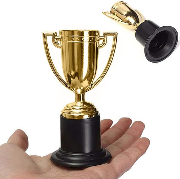 24 st Mini Guldpris Trofé Mini Guldtroféer Små Pris Trofé Koppar för Barn Troféer Bulk Priser Mini Troféer för Barn Skolbelöningar