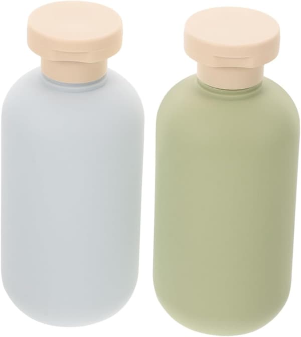 2 kpl matkanestettä uudelleen täytettäviä shampoo- ja voidelpulloja 300 ml