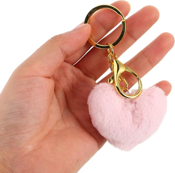 12 stk. hjerteformede fluffy pompom-nøgleringe, assorterede farver plys taske og biltilbehør