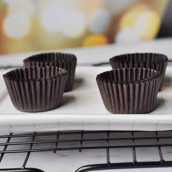 Cupcake-vuorat - Standard-koko ruskeat cupcake-paperit pannuille, kuljetukseen tai telineelle - Paperiset leivontakuppit, 500 kpl pakkaus