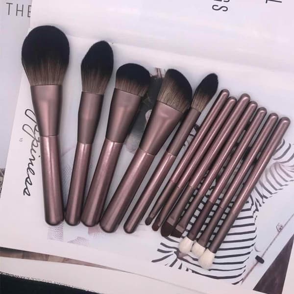 Makeupborstar 12 st Makeupborste Set Premium Syntetiska Borst Foundation Makeupborstar Concealers Professionella Makeupborste Set (Kaffebrun)