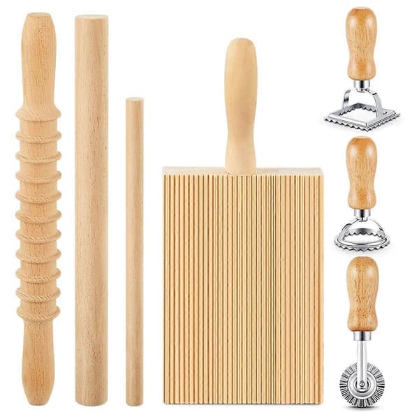 Pastaredskaper, Gnocchi-brett i tre med Ravioli-stempel