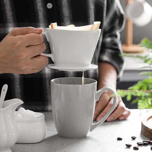 Non-electric coffee dripper, porcelain slow brew accessory for home use, coffee, simple manual brewing machine, white