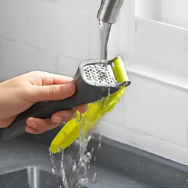 Garlic Press, Garlic Crusher – Easy to Use, Clean, and Maintain – Durable, Functional Design with Easy-to-Handle Grip, Compact Size