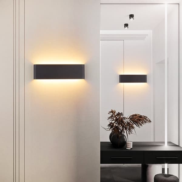 Trefarget belysning soverom hotell stripe vegglampe