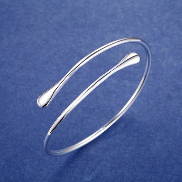 Skinnende Armring Armbånd subtil elegance Perfekte Smykkegaver Spinkle Tynde Manchet Armring Armbånd til Kvinder Justerbar (Sølv)