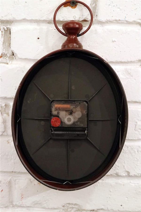 Red 12-inch Wall Clock European Retro Design Oval Shaped Old Fashioned