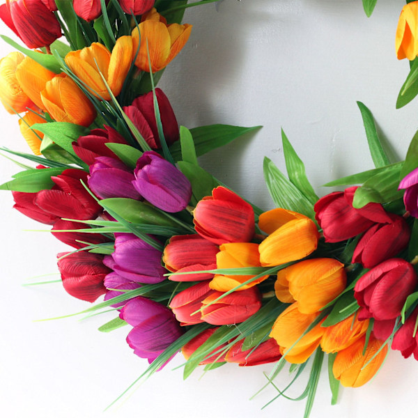 3-färgad blomkrans 20 tum tulpan krans blomkransar för ytterdörr, vårkrans av siden med gröna blad för fönster