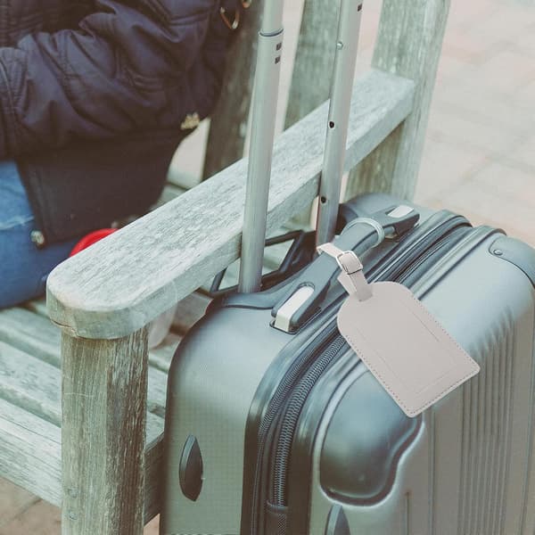 Passholder i PU-skinn og 2 bagasjelapper for forretningsreiser