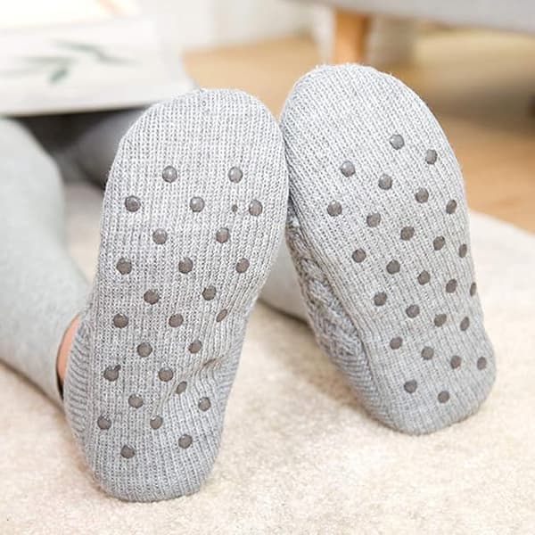 Fluffy knitted pattern, slippers, non-slip socks, lightweight indoor slippers, furry socks, M (size 39-42)