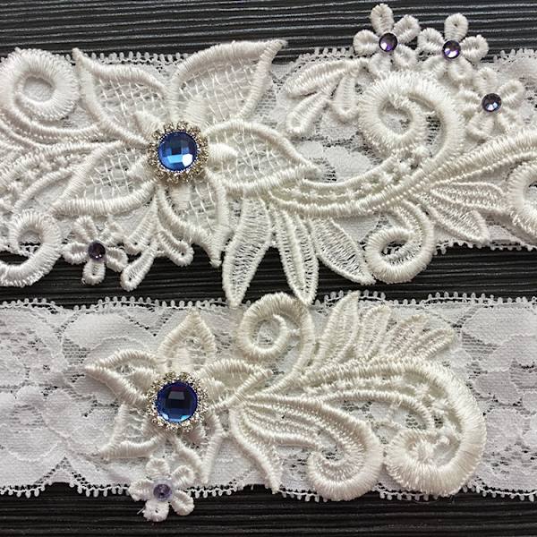 Satinblå Elastisk Bröllops Brudspetsstrumpa Set Blomma Blad Stil Pärlor Spets Bröllopsstrumpa för Brud med Rhinestone Toss