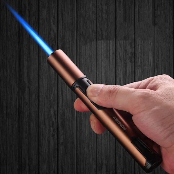 Enkel Jet-flamme Sigarett Lighter Butan Påfyllbar Gass Lighter for Camping Stearinlys Kjøkken Grill Vill Bruk (Brun)