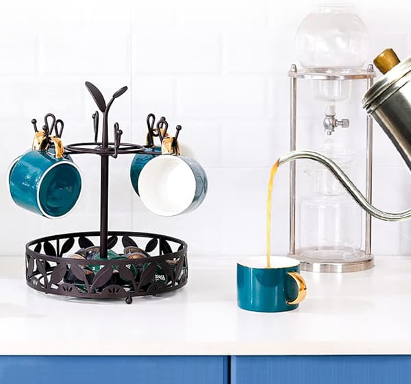Kaffe-koppholder med oppbevaringskurv for kaffekapsler, roterende stativ for 6 kopper