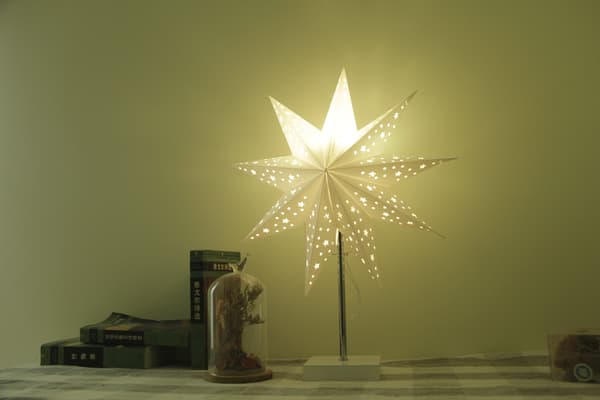 Stjärnbordslampa Star Tradingilta, 3D-paperitähti