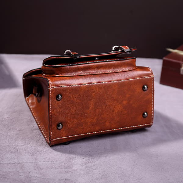 New Retro Style Large Capacity Handbag, Simple and Casual Versatile