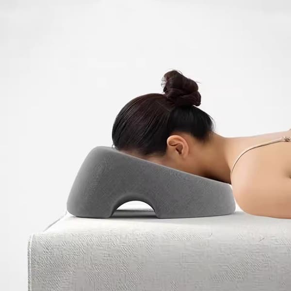 Memory foam ansiktspute – ergonomisk design for mageleie