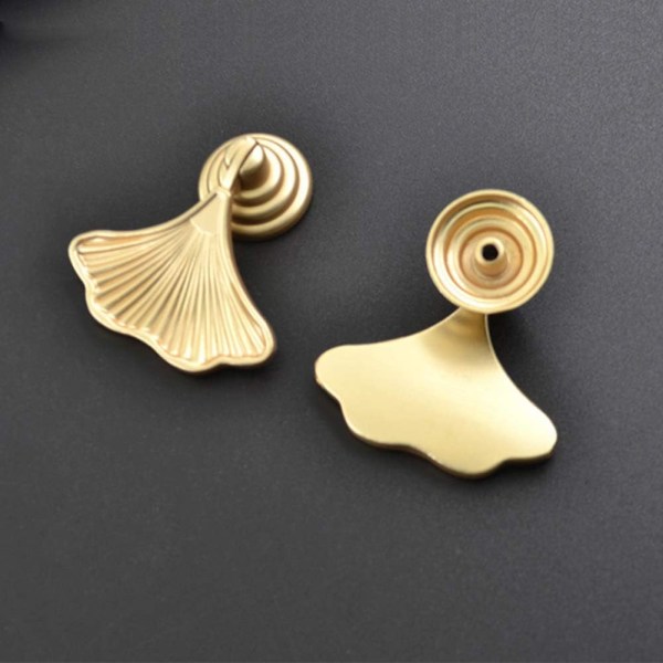 Knopphandtag Golden Drop Pendant Draghandtag Mode Ginkgo Bladform Byråknoppar för kök Badrumsskåp Dörrlåda 2 st