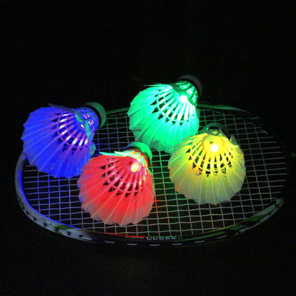 LED Badminton Shuttlecocks Dark Night Glow Lighting for utendørs og innendørs sportsaktiviteter (Feather_4pcs)