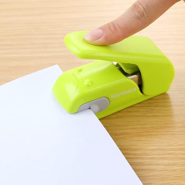 Lightweight Desktop Stapler Portable Durable Stapler for Home Office Desk Stapler