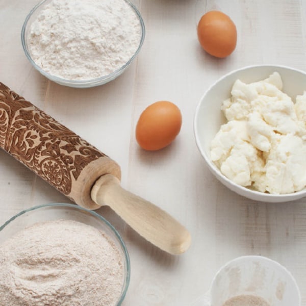 Vintage blomstermønster præget rulle, træ rulle med udskæring til cookies julepynt, bagegaver