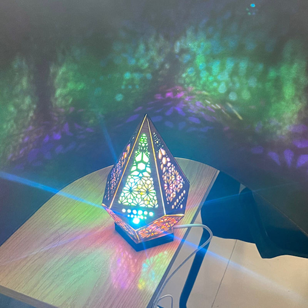 Träf golvlampa, ihålig geometrisk retro golv dekorativ lampa USB färgglada diamant bohemiska lampor