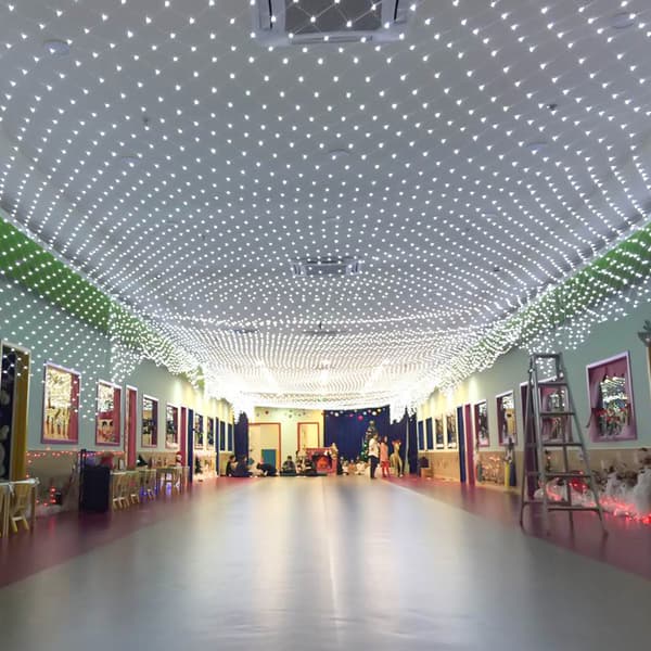 Sikre Spenningsnett Julestjerner Vanntette Utendørs Innendørs 320LEDs 3M*2M (10ft*6.6ft) Varmhvit, 8 Moduser