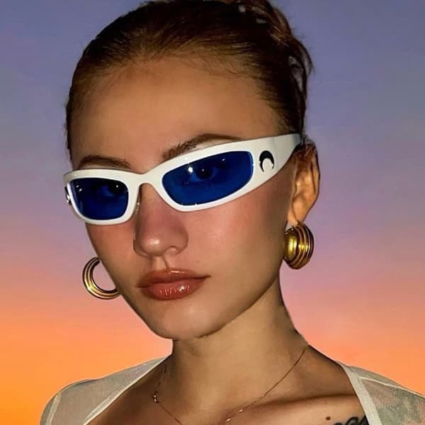 Månmode solglasögon (vitbågade blå glas), futuristiska