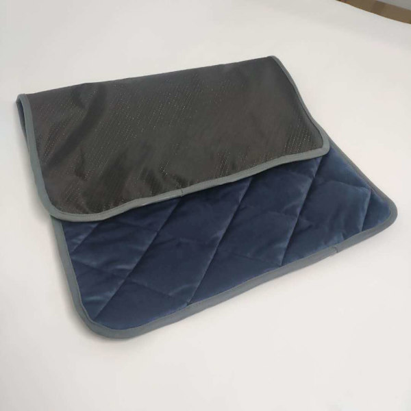 Self-heating pet mat L L L