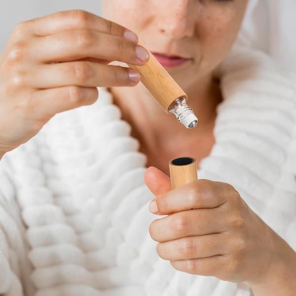 10 ml påfyllningsbara glasflaskor med rullkork för eteriska oljor och parfym, resebehållare för kosmetisk olja, tom aromaterapi