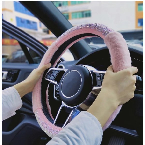 Pink Fluffy Steering Wheel Cover Universal 15 Tommer Myk Luksus Faux Wool Sklisikker Rhinestone Dame Jenter