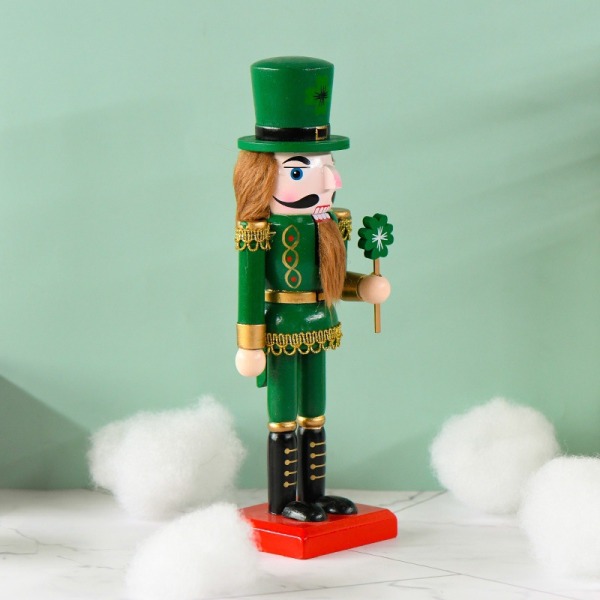 Nøtteknekkerfigur i tre, stående, tradisjonell St. Patricks Day-pynt, hjemmedekorasjon til skrivebord og bokhylle, 25 cm