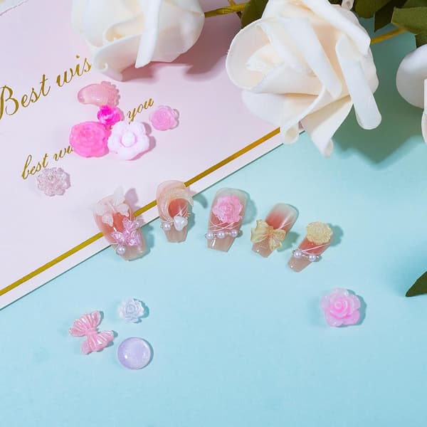 30g Selvlysende Harpiks Slim Charms Tilfældigt Blandede Lysende Blomster Cabochons 3D Søde Blomster Flatback Perler til Neglekunst Håndværk Scrapbog Pink
