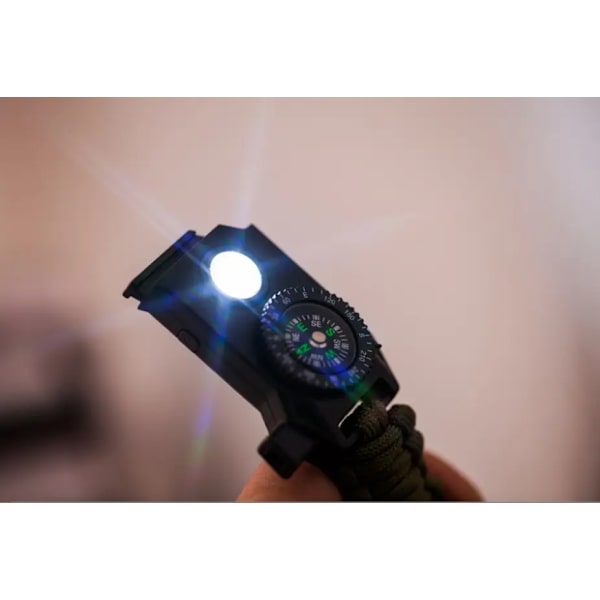 Overlevelses Paracord Armbånd - Taktisk Nød Gear Kit med SOS LED Lys, Justerbar, Multiværktøj, Ildsted, Kompas og Fløjte