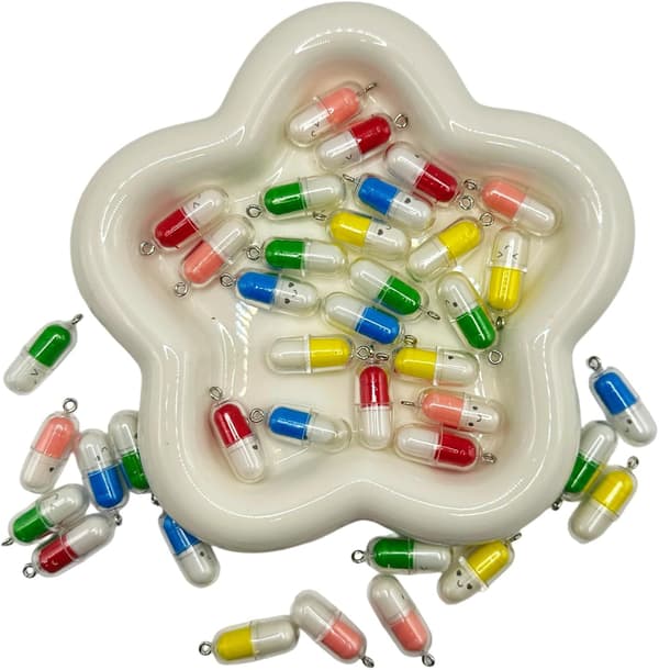 24PCS Jordgubbsberlocker i harts 24PCS Capsule