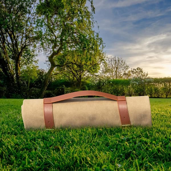 Adjustable Leather Beach Mat Strap for Camping and Travel, Blanket Binding Strap