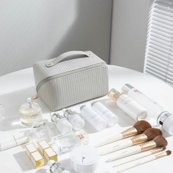 Romslig toalettmappe / sminkeveske Grå Grey Grey