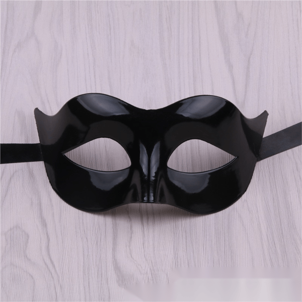 1 pc Masquerade Mask Halloween Carnival Costume Mask (Random Color)